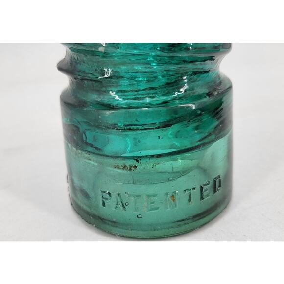 Brookfield CD 147 Spiral Groove Green Aqua Glass Insulator with Peg - Picture 6 of 10